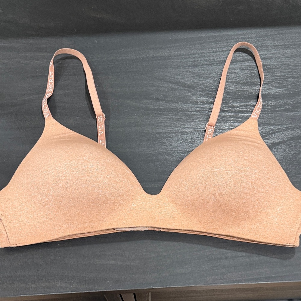 Victoria's Secret Nude/Tan Seamless T-Shirt Bra